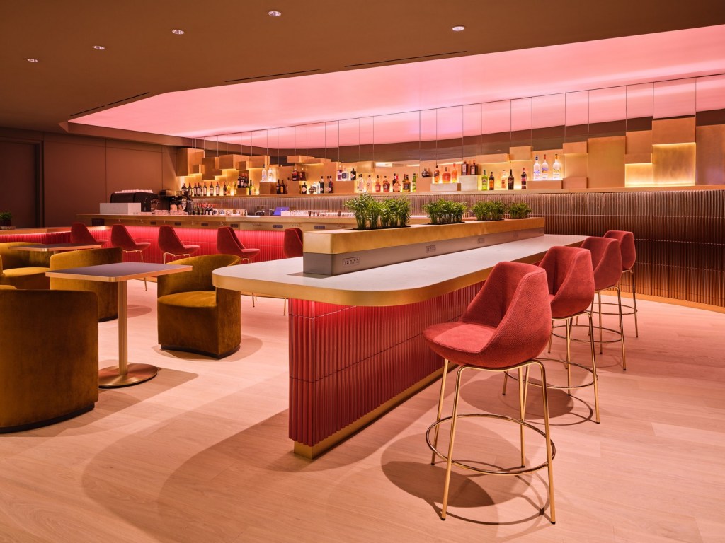 Virgin Atlantic Clubhouse Bar at LAX
